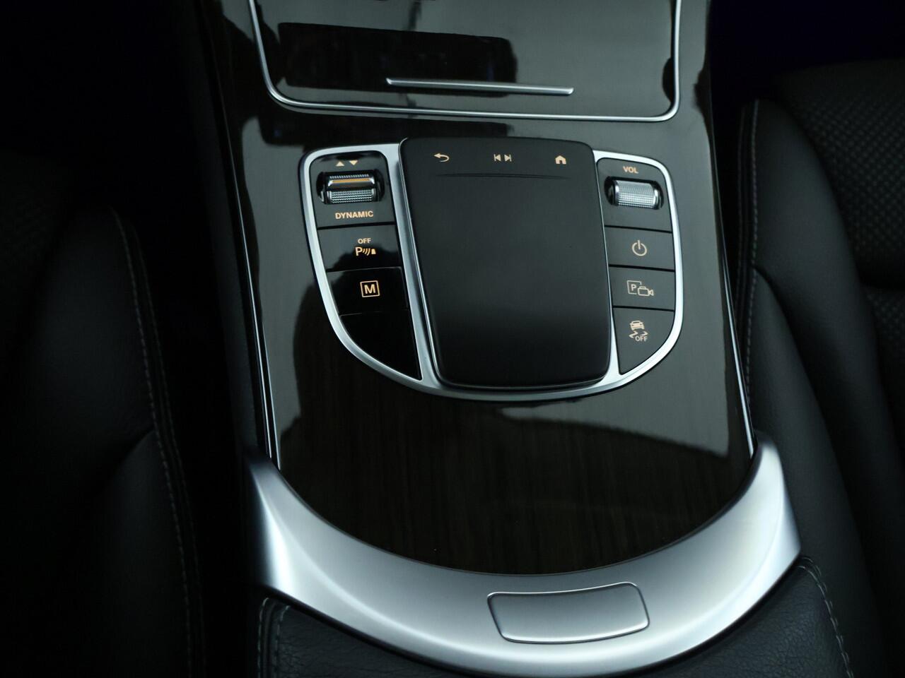 Mercedes-Benz GLC-KLASSE 300 e 4MATIC Premium Plus | Panoramadak | Trekhaak | Nightpakket | Inclusief 24 maanden MB Certified garantie voor Europa.