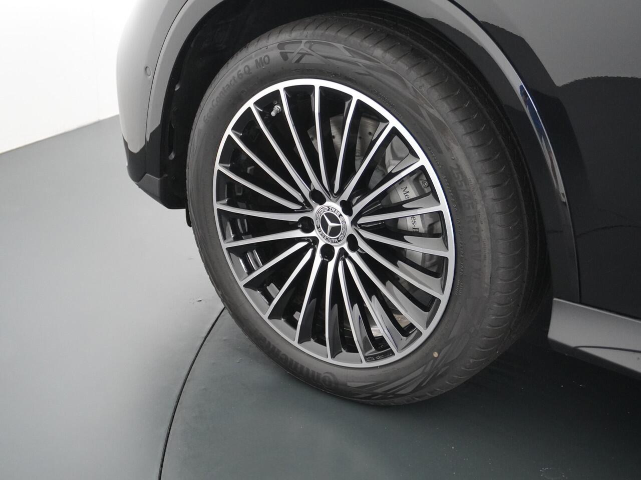 Mercedes-Benz GLC-KLASSE 300 e 4MATIC AMG Line | Achterasbesturing Luchtvering Burmester Head-Up Trekhaak Memory