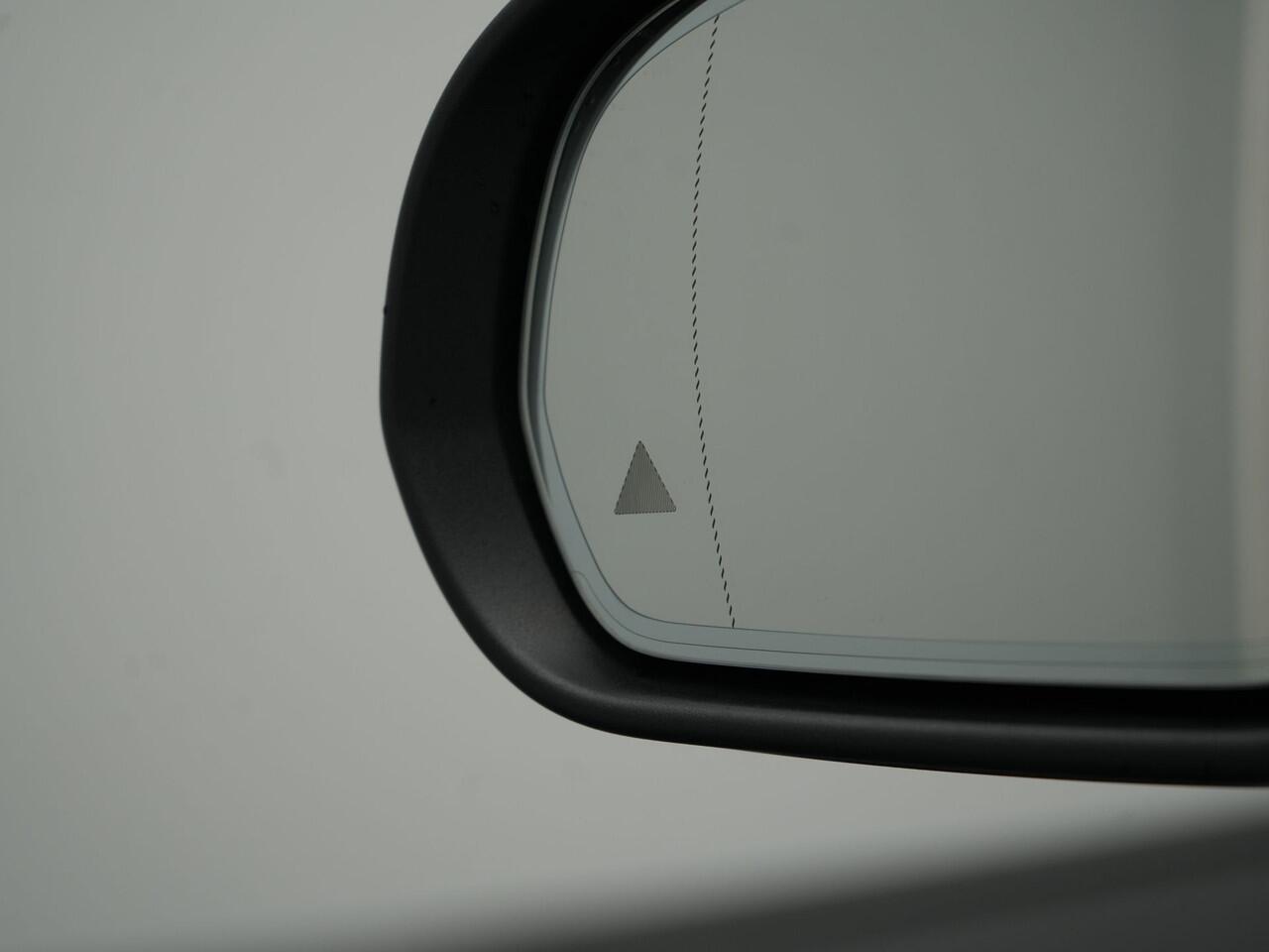 Mercedes-Benz GLC-KLASSE 300e 4MATIC AMG Plug In Hybrid 320pk Dealer O.H PHEV | Panodak | Adaptive Cruise | Burmester Audio | Camera | 20"L.M | Lederen Sportstoelen Verwarmd | Apple Carplay | Blis | Sfeerverlichting | Navigatie | DAB |