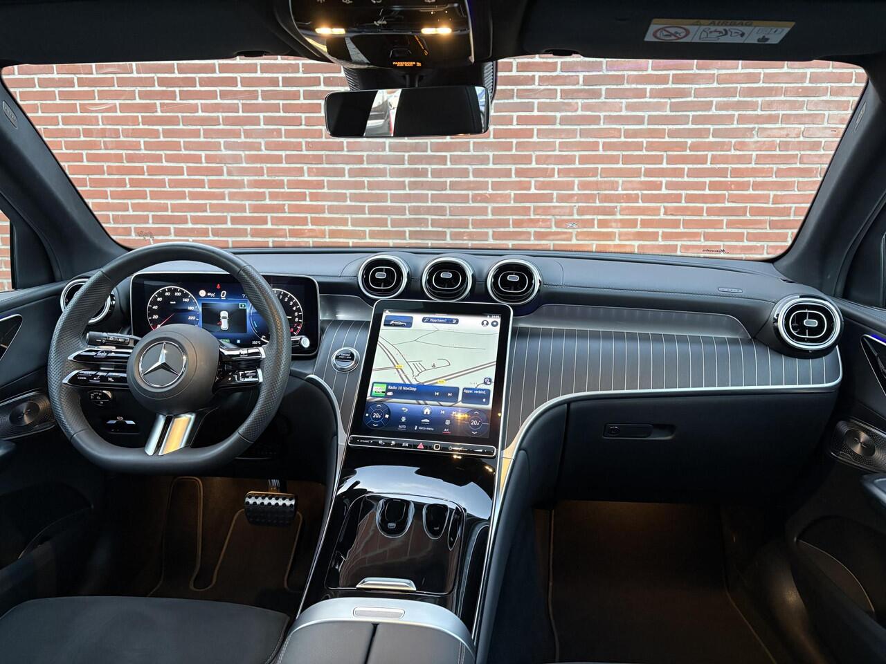 Mercedes-Benz GLC-KLASSE 300e 4MATIC AMG Line | Pano | Burmester | Trekhaak |