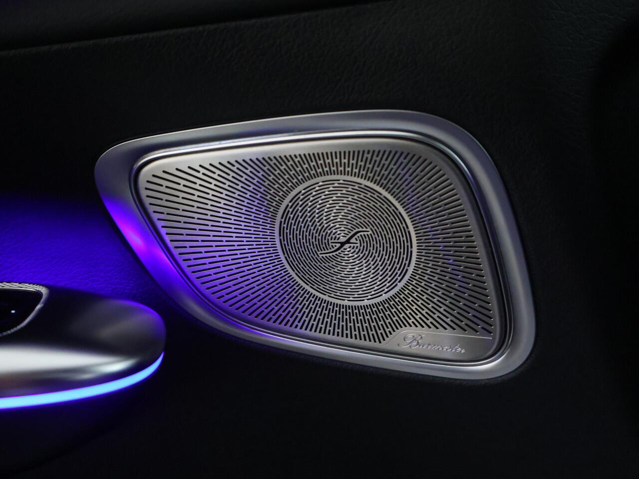 Mercedes-Benz GLC-KLASSE 300 e 4MATIC AMG Plug-In Hybride | Edition AMG-Line | Panorama Schuif-Kanteldak | Alarm Klasse 3 | Trekhaak | Burmester® | Inclusief 24 maanden MB Certified garantie voor Europa.