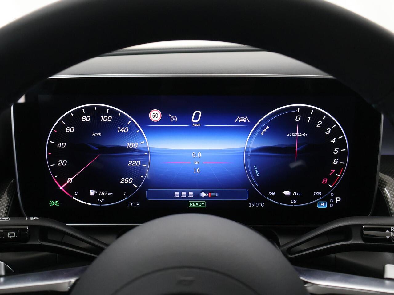 Mercedes-Benz GLC-KLASSE 300e 4MATIC Sport Edition | Panoramaschuifdak | Premium pakket | Nightpakket | 360° camera | Dodehoekassistent | DIGITAL LIGHT | Trekhaak |