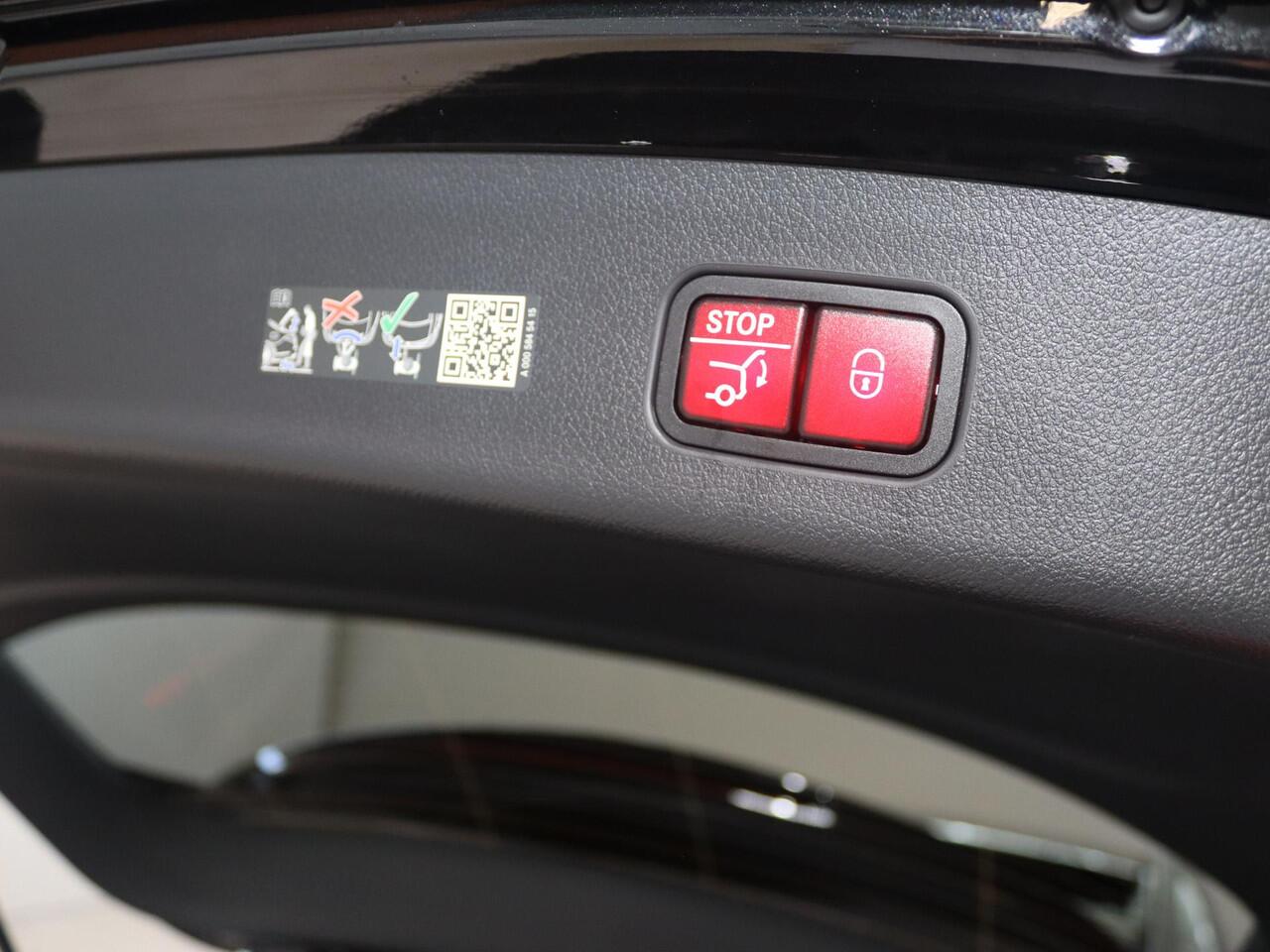 Mercedes-Benz GLC-KLASSE 300e 4MATIC Sport Edition | Panoramaschuifdak | Night | Premium pakket | 360° camera |