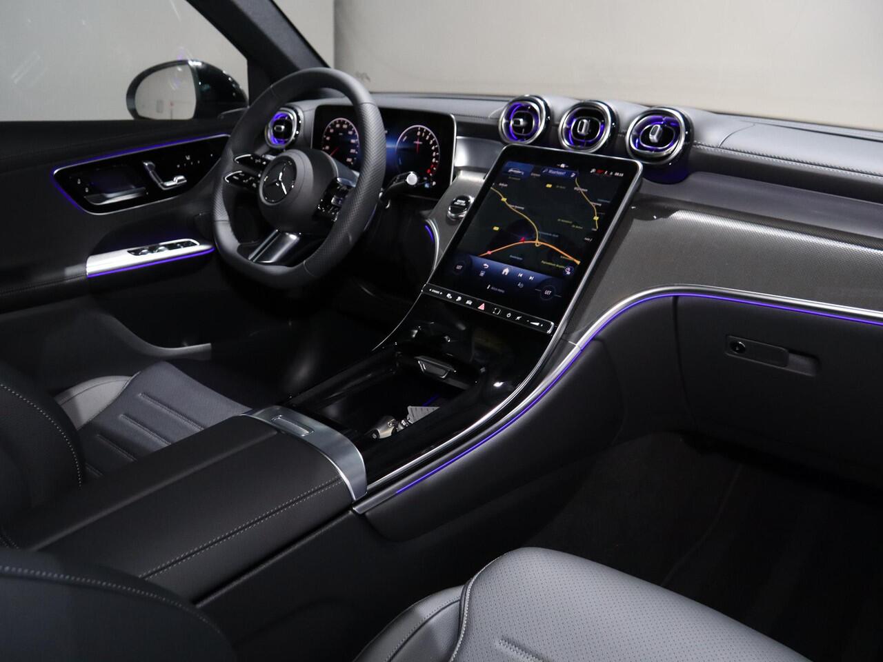 Mercedes-Benz GLC-KLASSE 300e 4MATIC Sport Edition | Panoramaschuifdak | Premium pakket | Nightpakket | 360° camera | Dodehoekassistent | DIGITAL LIGHT | Trekhaak |