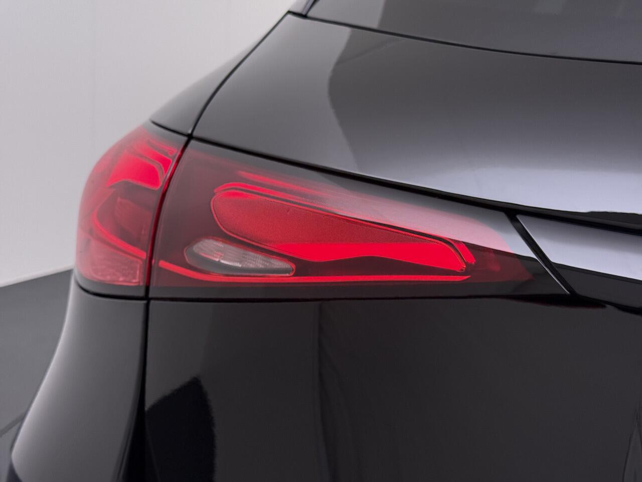 Mercedes-Benz GLC-KLASSE GLC 300 e 4M AMG Line | Luchtvering Achteras Trekhaak Burmester Head-Up Memory