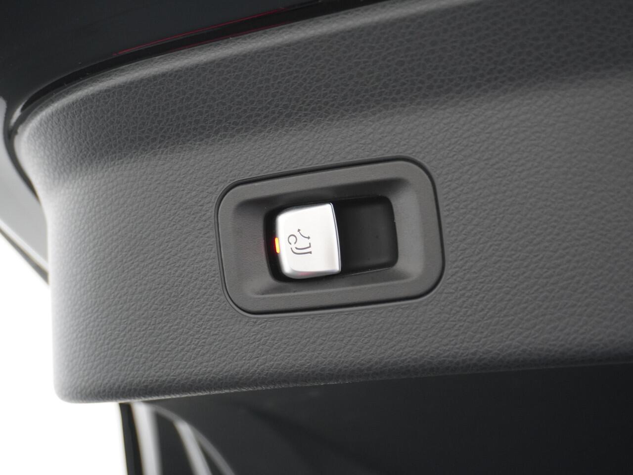 Mercedes-Benz GLC-KLASSE Coupé 300 e 4MATIC AMG line | Rijassistentie Trekhaak