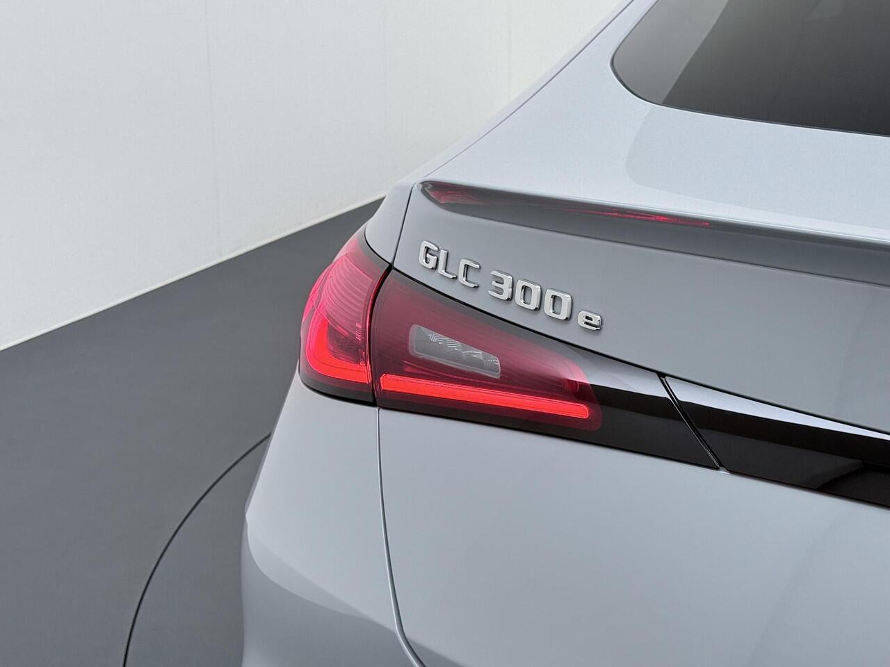 Mercedes-Benz GLC-KLASSE Coupé 300e 4MATIC Sport Edition | Achterasbesturing 4.5° | Luchtvering | Panorama - Schuifdak | Head-Up Display | Trekhaak Wegklapbaar | Burmester 3D Surround Sound | 360° Camera