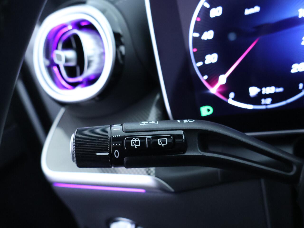 Mercedes-Benz GLC-KLASSE 300 e 4MATIC AMG P AMG Line Premium Plus | Alarm Klasse 3 | Trekhaak | Night Pakket | Distronic | Panorama Schuif-Kanteldak. Inclusief 24 maanden MB Certified garantie voor Europa.