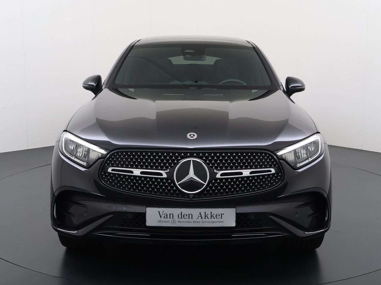 Mercedes-Benz GLC-KLASSE 300e AMG Coupé 4Matic // Trekhaak // Panoramadak // Headup Display // Burmester 3D // 360 Camera // Night pakket // Memory // Sfeerverlichting