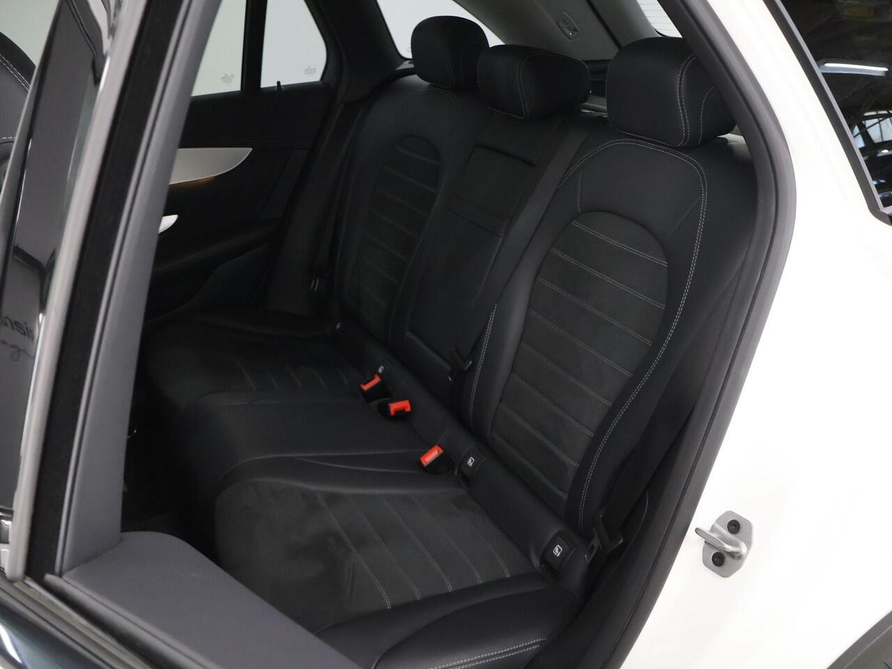 Mercedes-Benz GLC-KLASSE 300e 4MATIC Premium Plus | Night | Panoramadak | Trekhaak | Stoelverwarming | 360 graden camera |