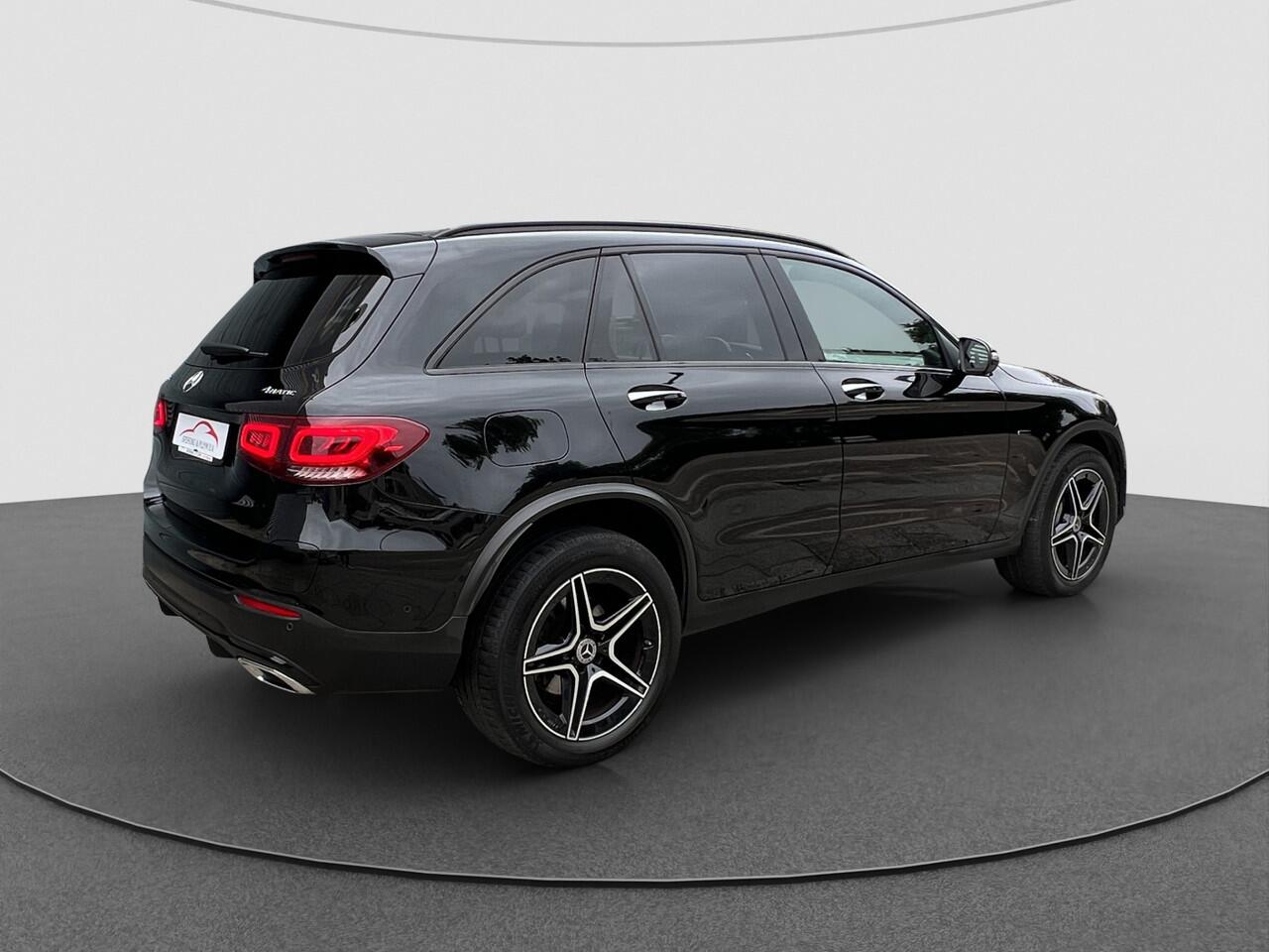 Mercedes-Benz GLC-KLASSE 300e 4MATIC AMG | Night Pack | Pano | Leder | Trekhaak