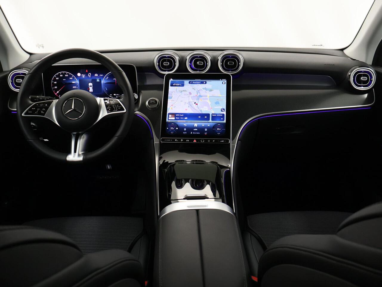 Mercedes-Benz GLC-KLASSE 300e 4MATIC Luxury Line | Rijassistentiepakket | Winter pakket | Trekhaak | 360 camera | Sfeerverlichting |