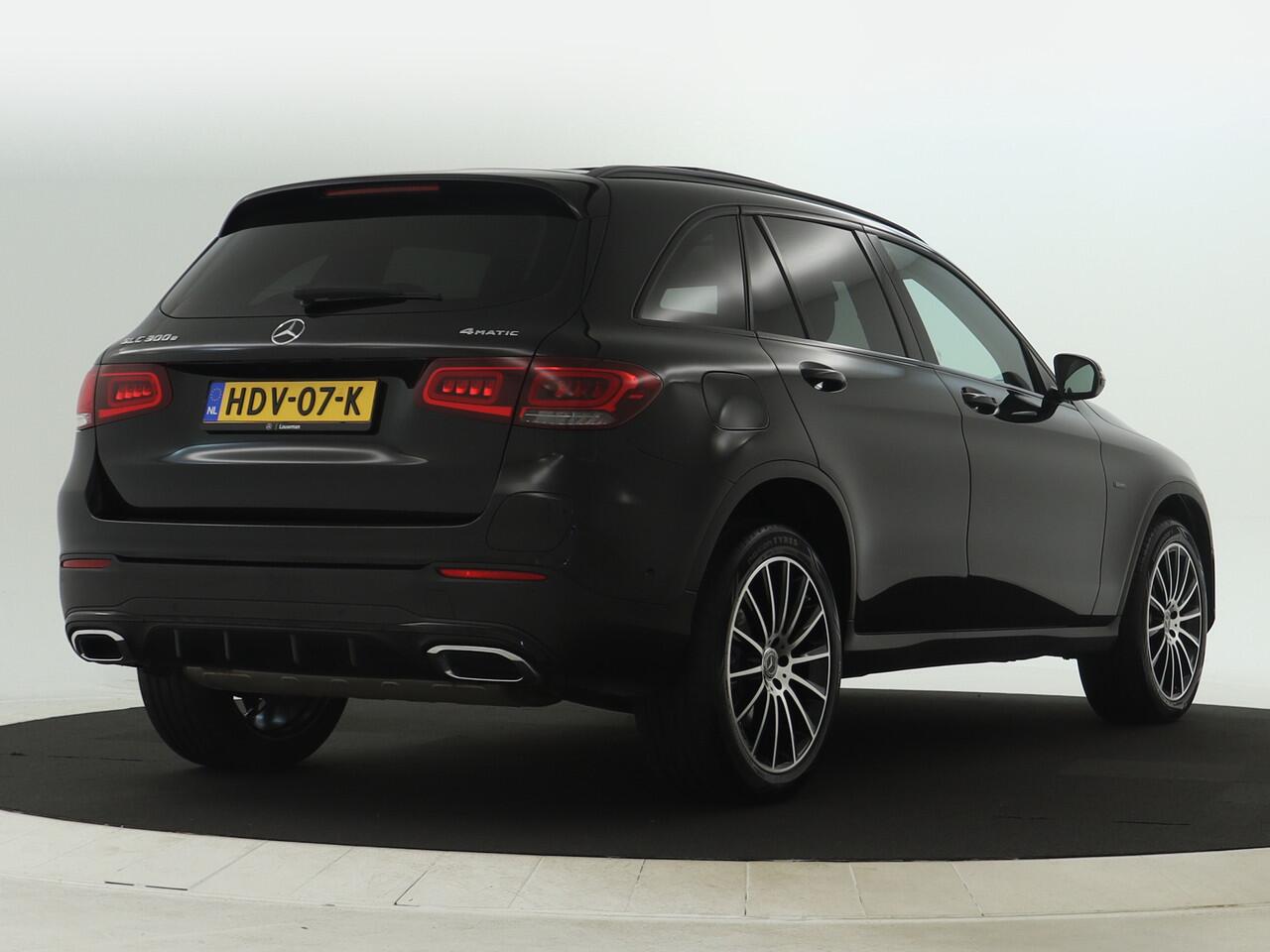 Mercedes-Benz GLC-KLASSE 300 e 4MATIC AMG Plug-In Hybride | Night Pakket | Panoramadak | 20 Inch AMG Velgen | Inclusief 24 maanden MB Certified garantie voor Europa.