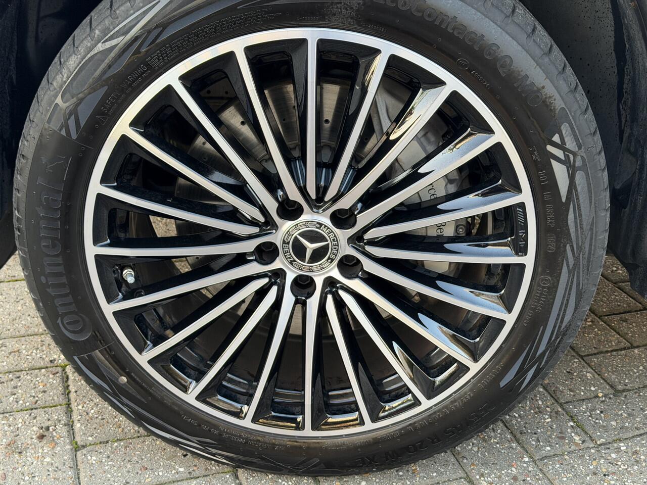 Mercedes-Benz GLC-KLASSE 300e 4MATIC AMG Line Premium Pano-Dak | Burmester | Treeplanken | Keyless | 360-Camera | Stoelverw. voor en achter