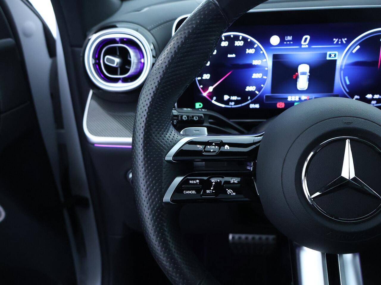 Mercedes-Benz GLC-KLASSE 300 e 4MATIC AMG P AMG Line Premium Plus | Alarm Klasse 3 | Trekhaak | Night Pakket | Distronic | Panorama Schuif-Kanteldak. Inclusief 24 maanden MB Certified garantie voor Europa.