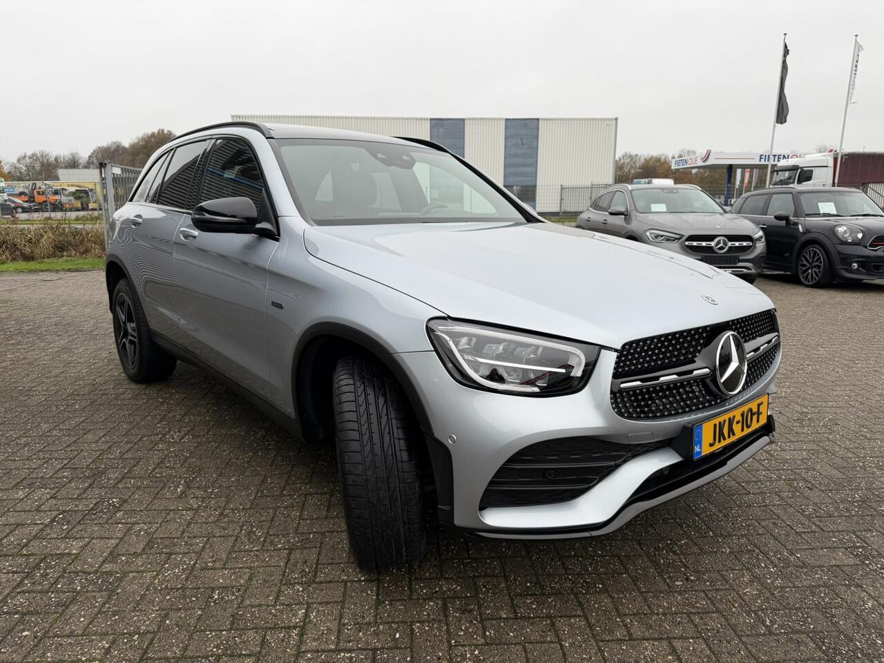 Mercedes-Benz GLC-KLASSE 300e 4MATIC AMG-Line LED Panoramadak Trekhaak 19 Inch Achteruitrijcamera PDC Carplay