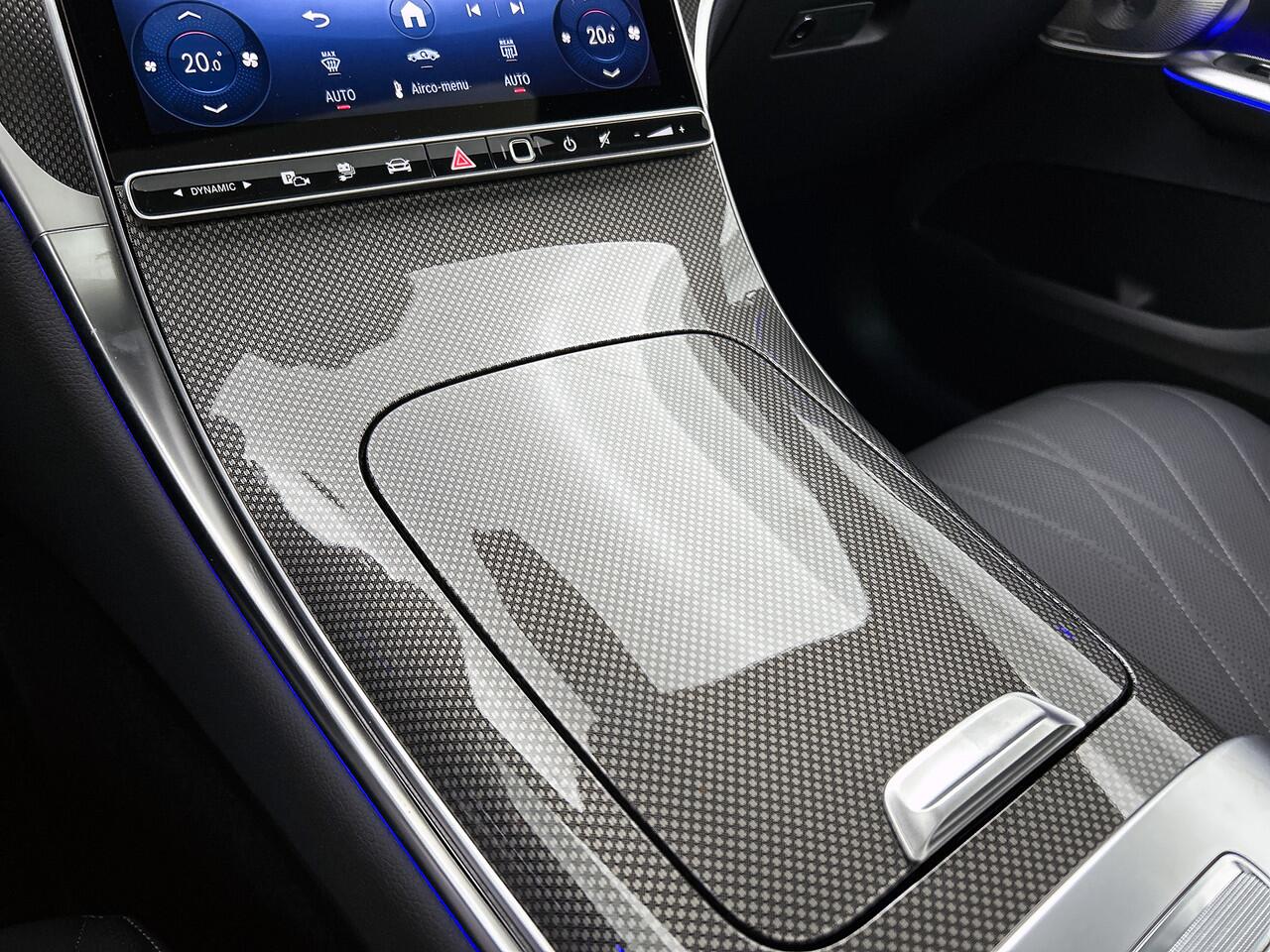 Mercedes-Benz GLC-KLASSE 300e 4MATIC Sport Edition | Premium Plus pakket | Stoelventilatie/- verwarming voor | Trekhaak | Rijassistentiepakket Plus | Nightpakket | Winter pakket | Head-up display | Nappaleder zwart |