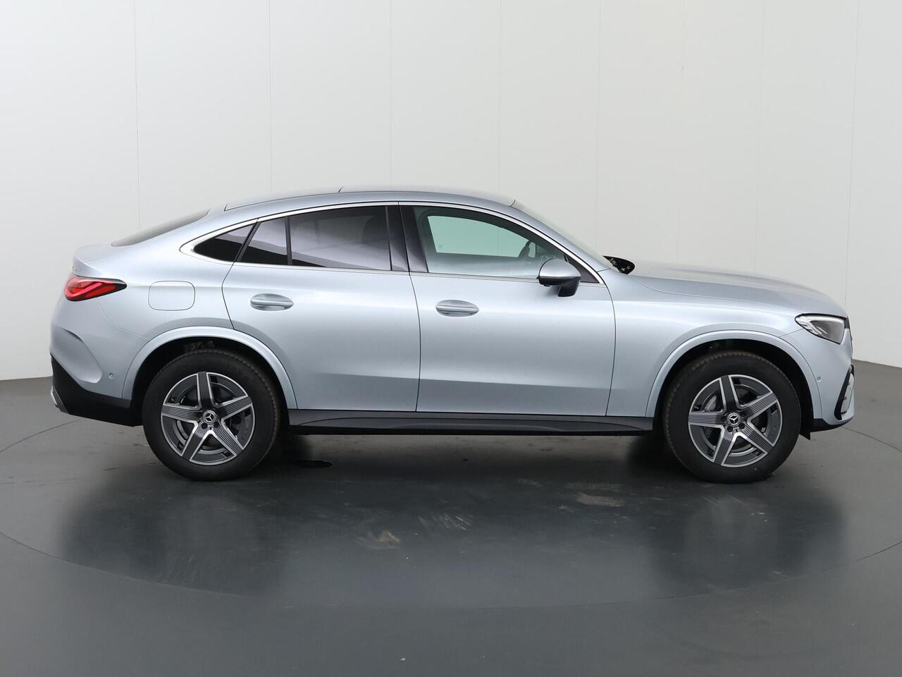 Mercedes-Benz GLC-KLASSE Coupé 300e 4MATIC AMG Line | Verwarmd stuur | Getint glas | Sfeerverlichting |