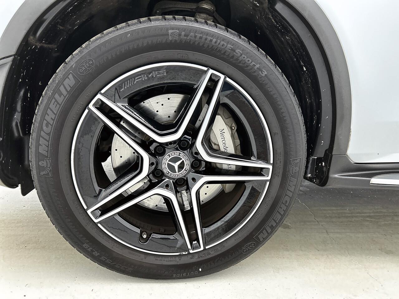 Mercedes-Benz GLC-KLASSE Coupé 300 e 4MATIC Business Solution AMG | Achteruitrijcamera | Apple CarPlay | Treeplanken | Spoiler | Inclusief 24 maanden MB Certified garantie voor Europa.