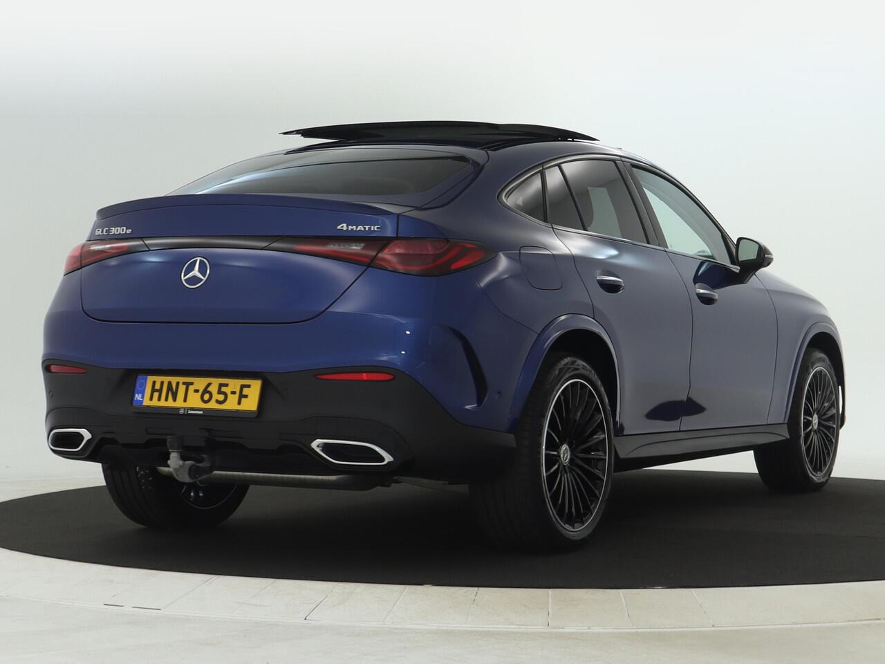 Mercedes-Benz GLC-KLASSE Coupé 300 e 4MATIC AMG Plug In Hybride | Trekhaak | Panorama Dak | Stuur- en Stoelverwarming | Digital Light | 360 gr Camera | Memory | Inclusief 24 maanden Mercedes-Benz Certified garantie voor Europa.