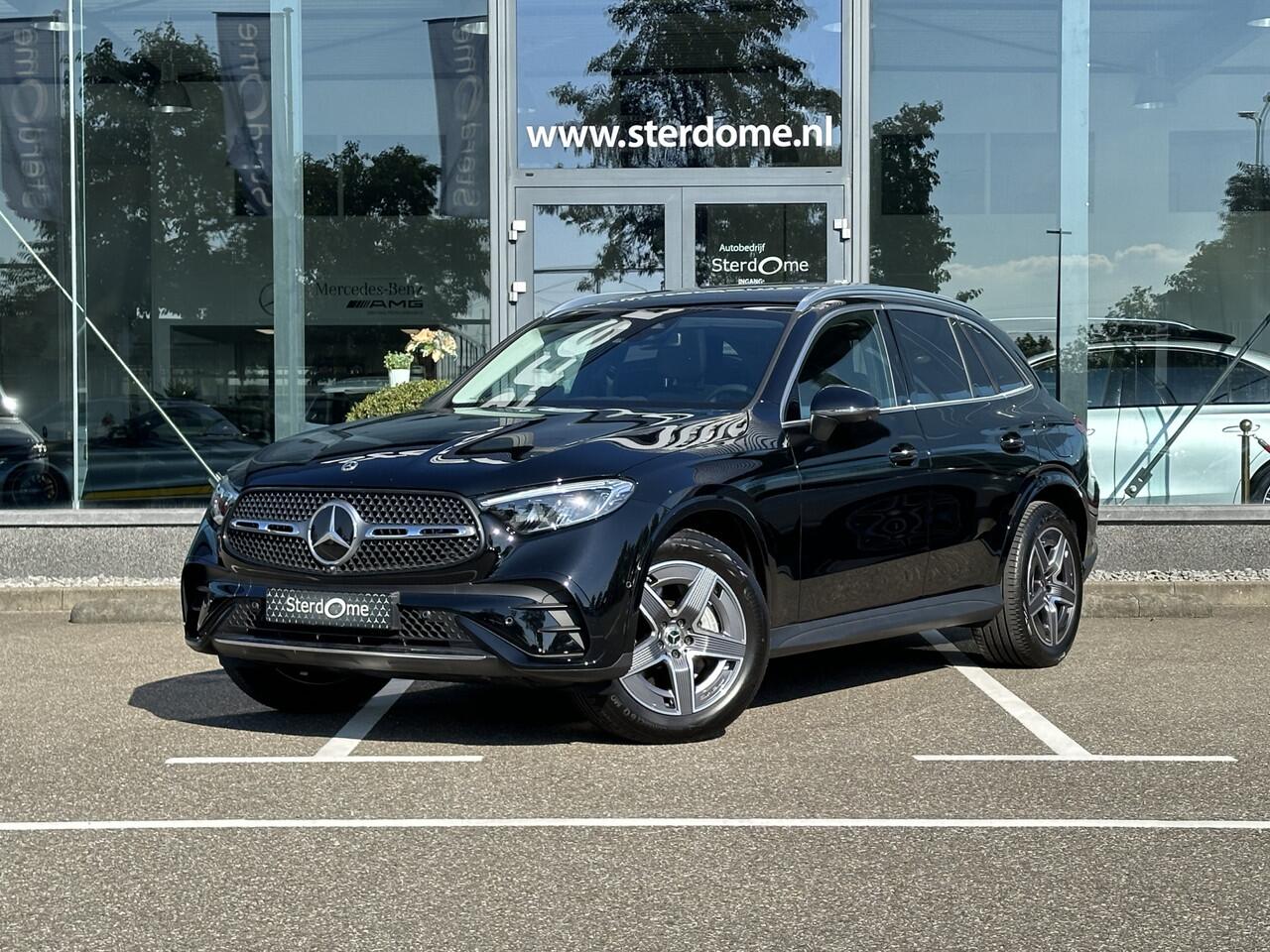 Mercedes-Benz GLC-KLASSE 300e 4MATIC AMG I Airmatic l Gestuurde achteras l Panoramadak l Burmester l Distronic l LED met adaptief groot licht assistent l Memory l MBUX l Wegklapbare trekhaak l Sfeerverlichting l 360 Camera | Techniek- pakket l Winter pakket l Smartphone integrati