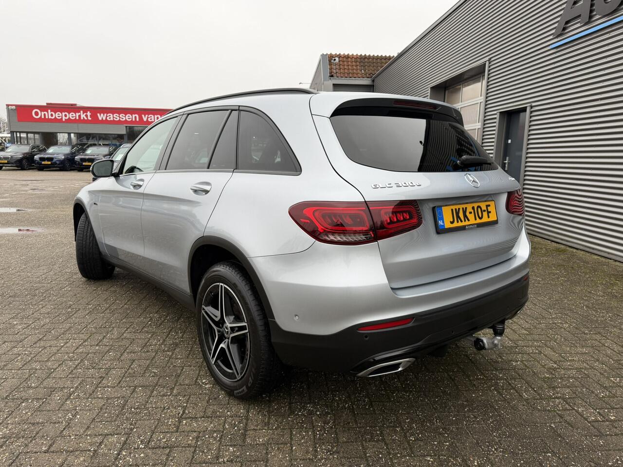 Mercedes-Benz GLC-KLASSE 300e 4MATIC AMG-Line LED Panoramadak Trekhaak 19 Inch Achteruitrijcamera PDC Carplay