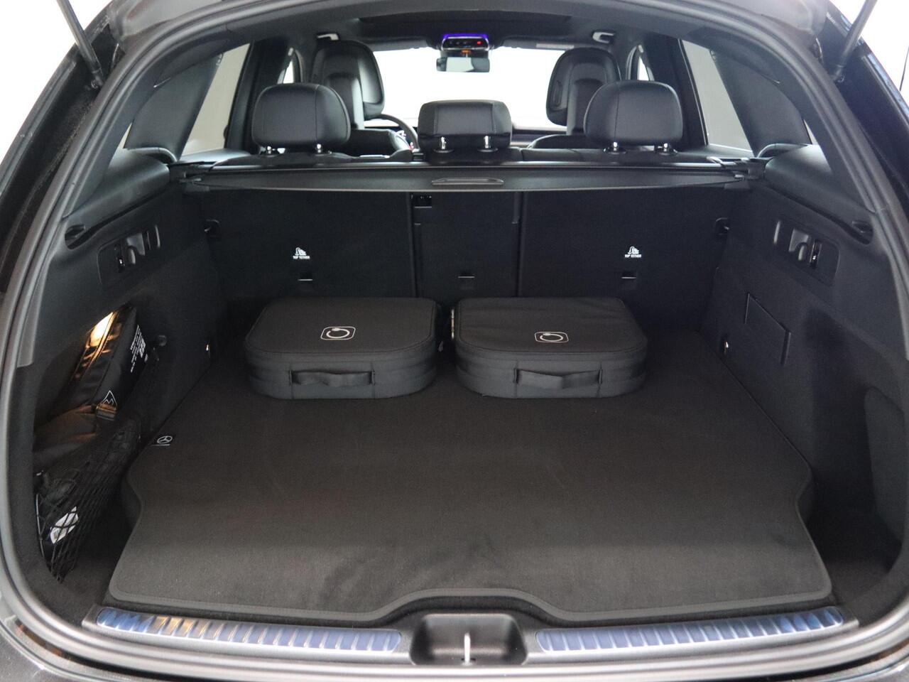 Mercedes-Benz GLC-KLASSE 300e 4MATIC Sport Edition | Panoramaschuifdak | Premium pakket | Nightpakket | 360° camera | Dodehoekassistent | DIGITAL LIGHT |