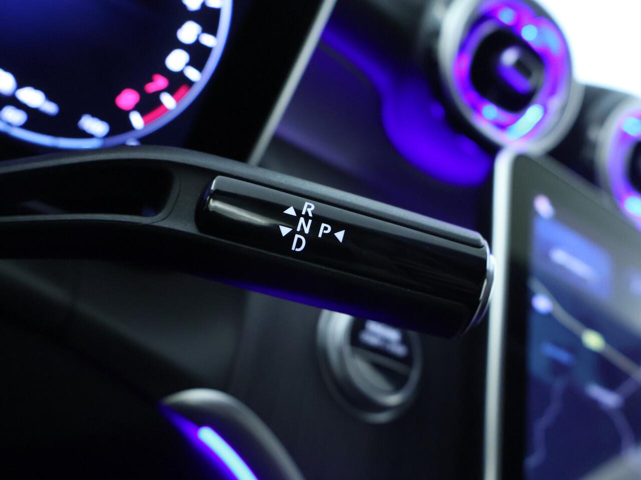 Mercedes-Benz GLC-KLASSE Coupé 300 e 4MATIC AMG Plug In Hybride | Trekhaak | Panorama Dak | Stuur- en Stoelverwarming | Digital Light | 360 gr Camera | Memory | Inclusief 24 maanden Mercedes-Benz Certified garantie voor Europa.