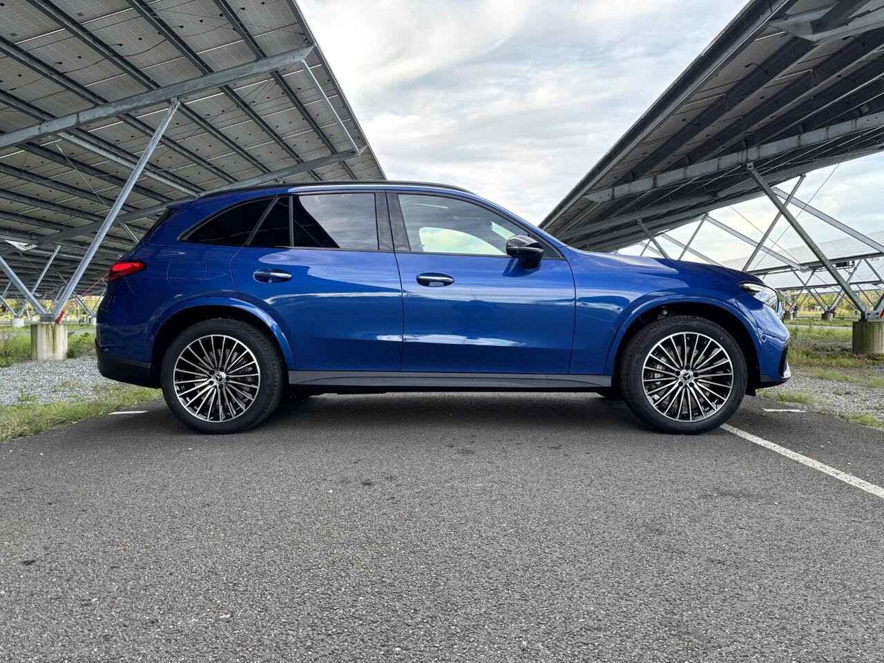 Mercedes-Benz GLC-KLASSE 300e 4MATIC Sport Edition | Panoramaschuifdak | Premium pakket | Nightpakket | 360° camera | Dodehoekassistent | DIGITAL LIGHT |