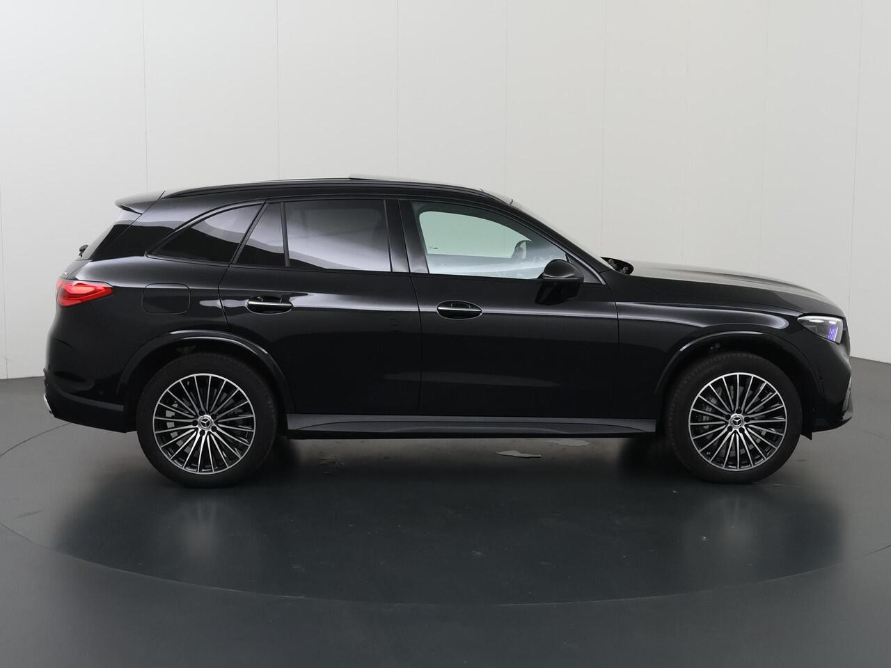 Mercedes-Benz GLC-KLASSE 300e 4MATIC Business Line | AMG | Night | Panoramadak | Memory | 20" lichtmetalen velgen |