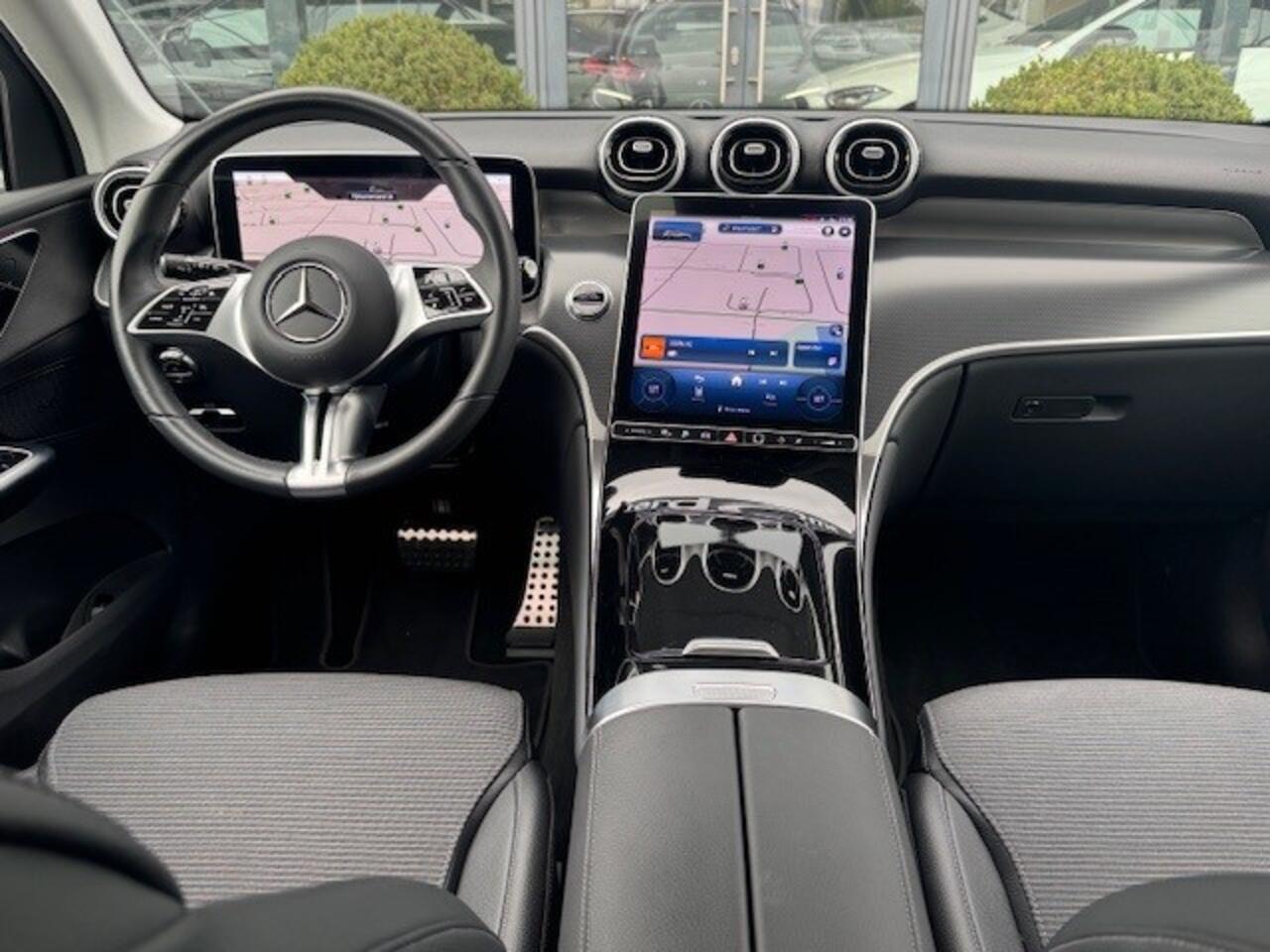 Mercedes-Benz GLC-KLASSE 300e 4MATIC AVANTGARDE line l MBUX l Niveau Regeling l LED adaptief l Sfeerverlichting l Elektr. bed. achterklep l Stoelverwarming l Smartphone integratiepakket l Parkeerpakket l Draadloos opladen voor telefoon l Airconditioning lSpiegel pakket l Camera l