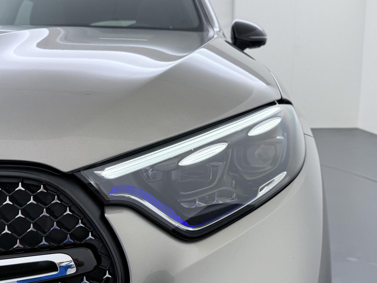 Mercedes-Benz GLC-KLASSE 300e AMG 4Matic // Trekhaak // Distronic // Panoramadak // 360 Camera // Memory // Night Pakket // Digital Light