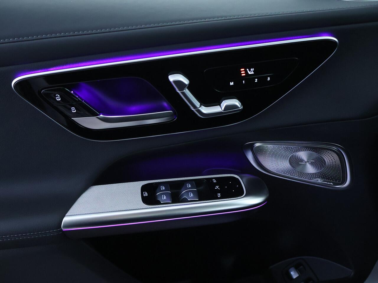 Mercedes-Benz GLC-KLASSE 300 e 4MATIC AMG P AMG Line Premium Plus | Alarm Klasse 3 | Trekhaak | Night Pakket | Distronic | Panorama Schuif-Kanteldak. Inclusief 24 maanden MB Certified garantie voor Europa.