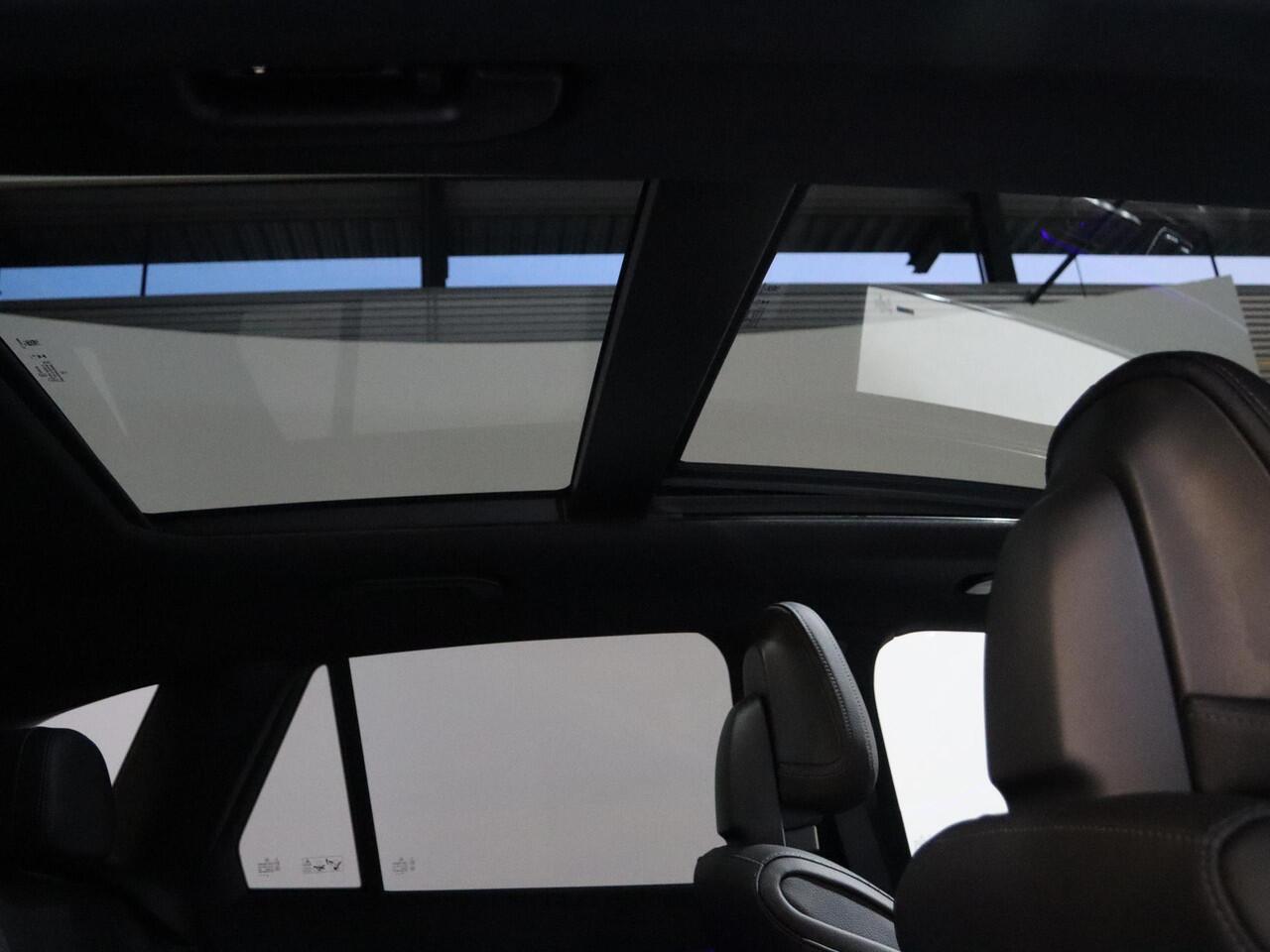 Mercedes-Benz GLC-KLASSE 300e 4MATIC Sport Edition | Panoramaschuifdak | Premium Plus | Night | Rijassistentiepakket Plus | Trekhaak | Burmester |