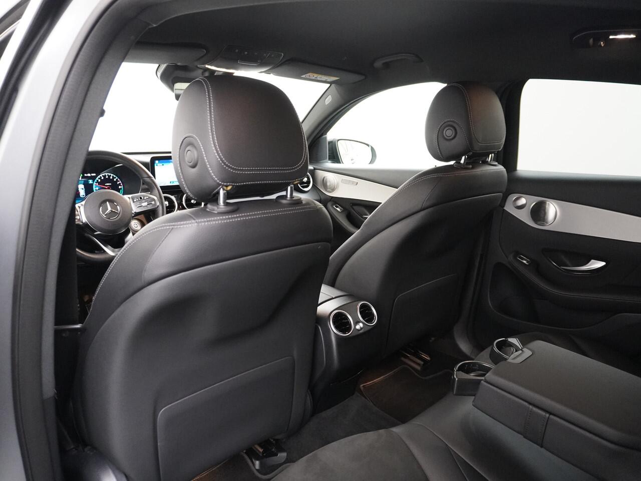 Mercedes-Benz GLC-KLASSE 300e Coupé AMG 4Matic // Burmester / Magno Grijs // 20 inch // Treeplanken // Night pakket