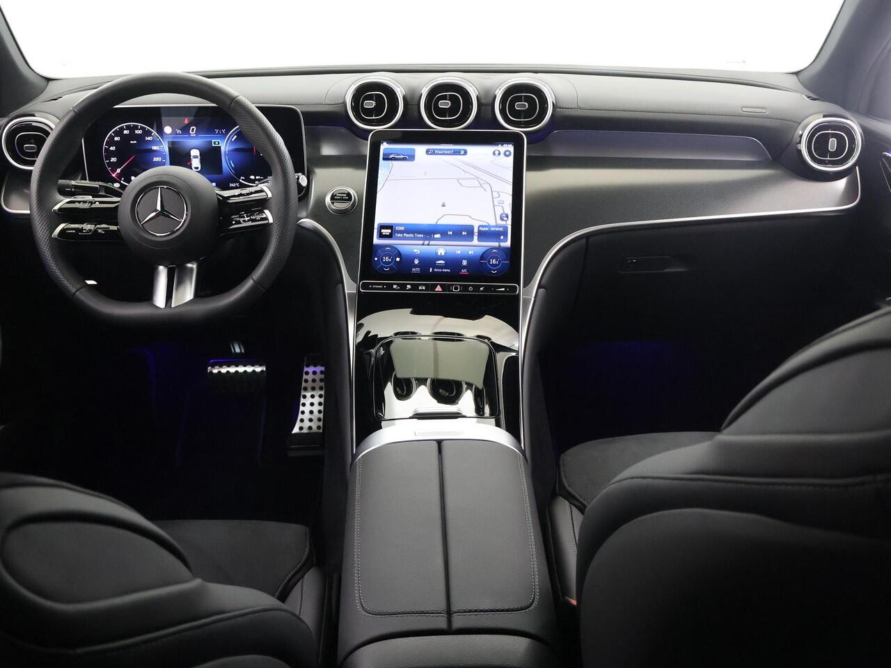 Mercedes-Benz GLC-KLASSE Coupé 300e 4MATIC AMG Line | Verwarmd stuur | Getint glas | Sfeerverlichting |