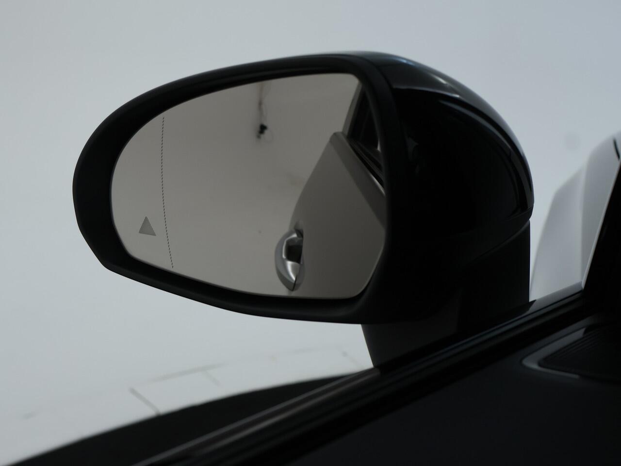 Mercedes-Benz GLC-KLASSE 300 e 4MATIC AMG Plug-In Hybride | Airmatic | Panoramadak | Rijassistentiepakket plus | Memory | 360 gr Camera | Winterpakket | Inclusief 24 maanden Mercedes-Benz Certified garantie voor Europa.