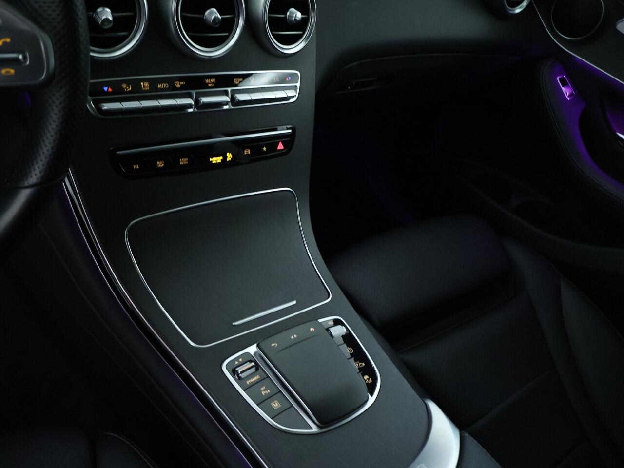 Mercedes-Benz GLC-KLASSE 300 e 4-MATIC AMG Nightpakket | Schuifdak | 360 gr. Camera | Stoelverwarming voor / achter | Sfeerverlichting | Dode Hoek Ass | Inclusief 24 maanden Mercedes-Benz Certified garantie voor Europa.