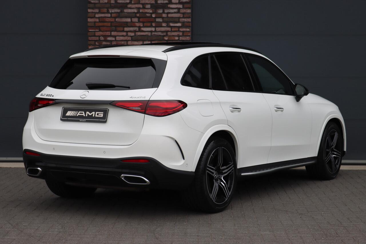 Mercedes-Benz GLC-KLASSE 300e 4MATIC Premium+ AMG Line Aut9 | Luchtvering | Achterasbesturing | Distronic+ | Burmester | Trekhaak | HUD | Verwarmd Stuurwiel | Digital Light | Keyless Go |