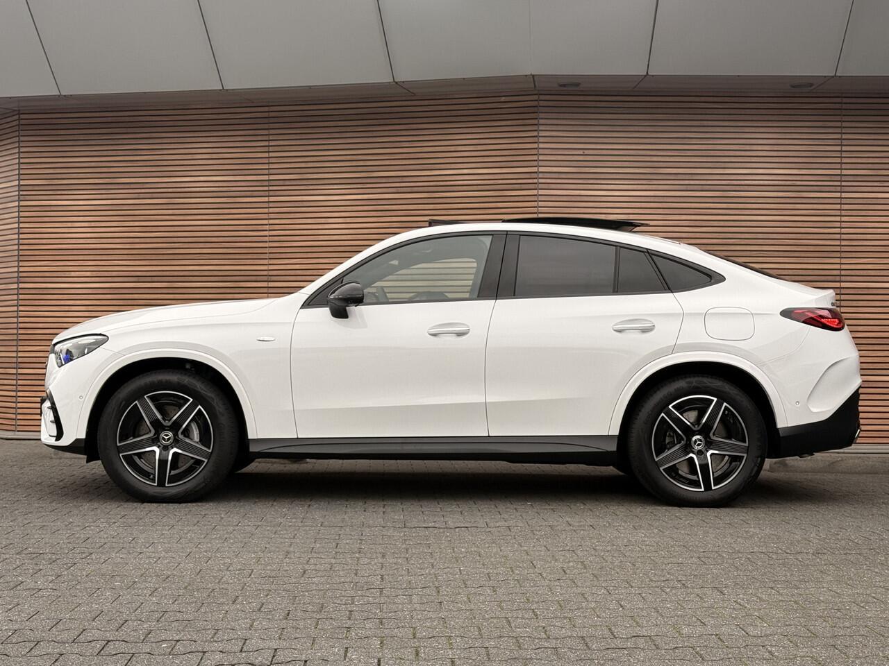 Mercedes-Benz GLC-KLASSE Coupé 300e 4MATIC AMG Line Panoramadak /360 Camera / Navigatie