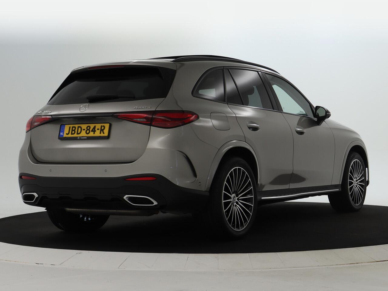 Mercedes-Benz GLC-KLASSE 300 e 4MATIC AMG Plug-In Hybride | Airmatic | Panoramadak | Rijassistentiepakket plus | Memory | 360 gr Camera | Winterpakket | Inclusief 24 maanden Mercedes-Benz Certified garantie voor Europa.