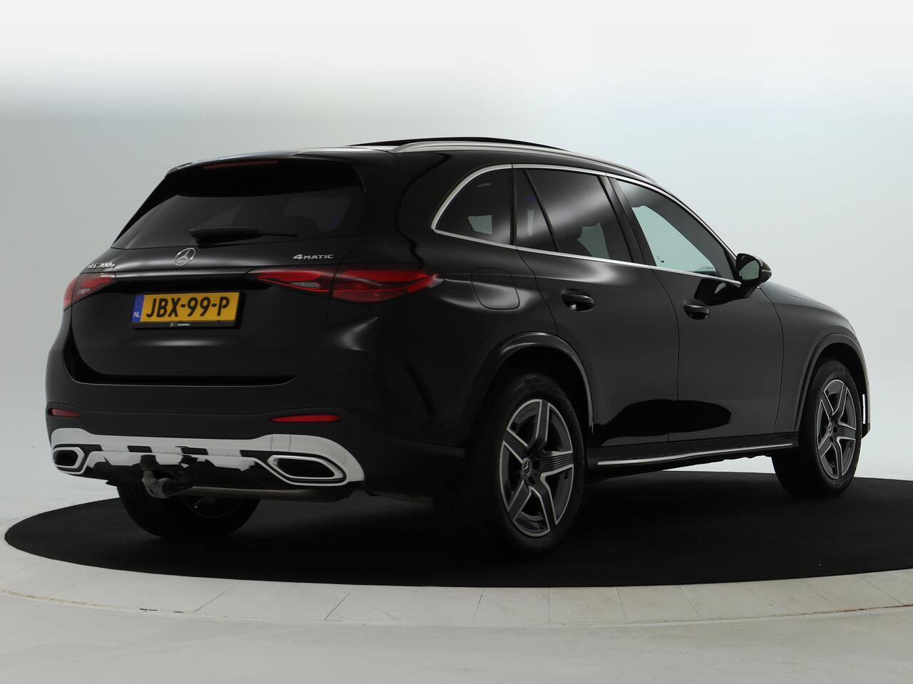 Mercedes-Benz GLC-KLASSE 300 e 4MATIC AMG Plug-In Hybride | Edition AMG-Line | Alarm klasse 3 | Panorama Schuif-Kanteldak | Burmester® | Trekhaak | AC en DC Laden | Inclusief 24 maanden MB Certified garantie voor Europa.