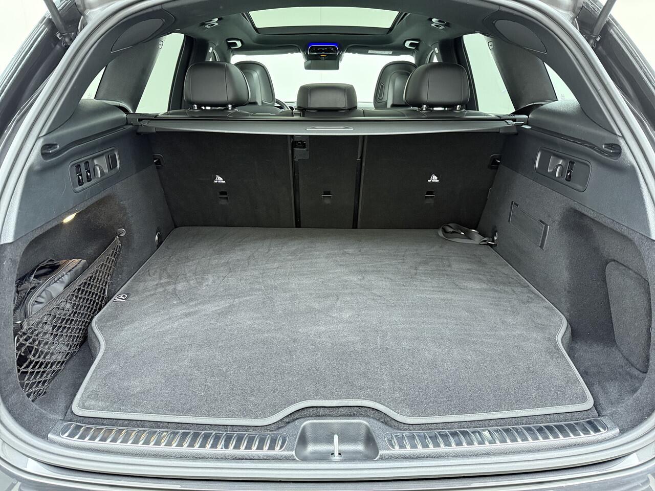 Mercedes-Benz GLC-KLASSE 300 e 4MATIC AMG Line | Luchtvering Achterasbesturing Trekhaak Burmester HUD Pano Memory