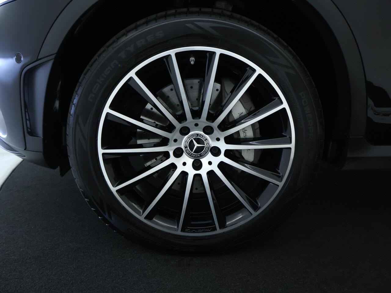 Mercedes-Benz GLC-KLASSE 300 e 4MATIC AMG Plug-In Hybride | Night Pakket | Panoramadak | 20 Inch AMG Velgen | Inclusief 24 maanden MB Certified garantie voor Europa.