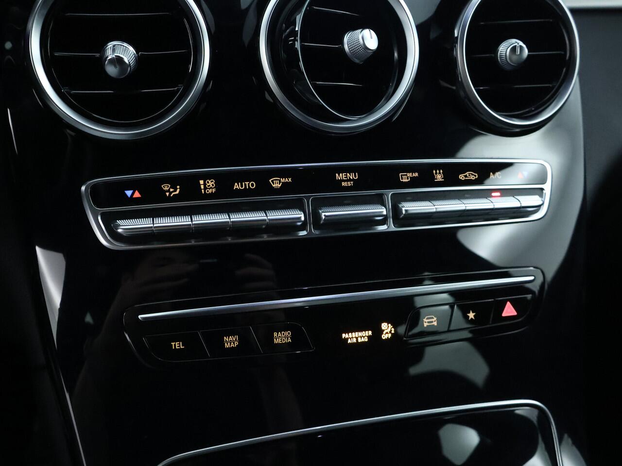 Mercedes-Benz GLC-KLASSE 300e 4MATIC Business Solution Luxury Stoelverwarming | Achteruitrijcamera | cruise control Inclusief 24 maanden MB Certified garantie voor Europa.