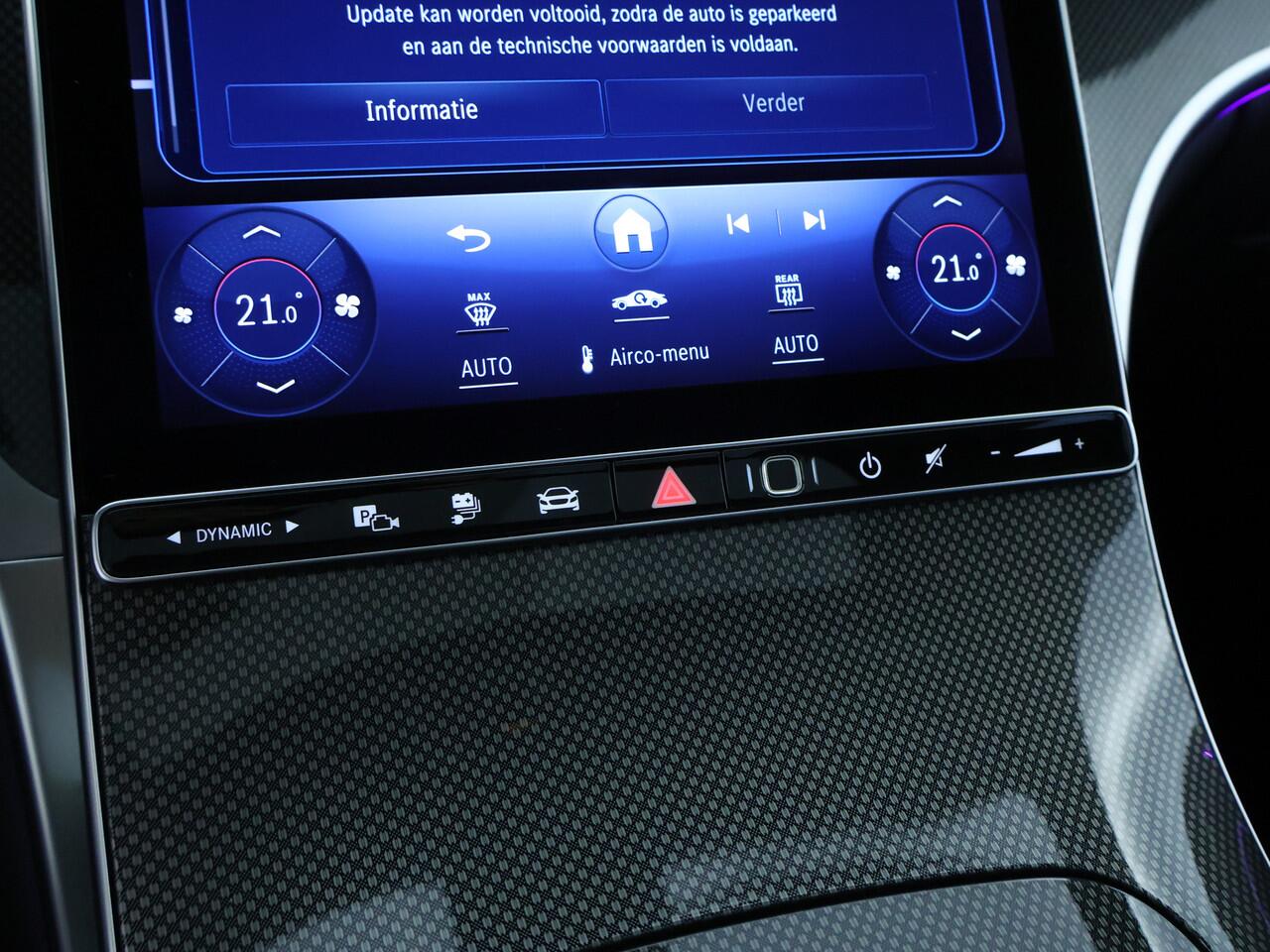 Mercedes-Benz GLC-KLASSE 300 e 4MATIC AMG P AMG Line Premium Plus | Alarm Klasse 3 | Trekhaak | Night Pakket | Distronic | Panorama Schuif-Kanteldak. Inclusief 24 maanden MB Certified garantie voor Europa.