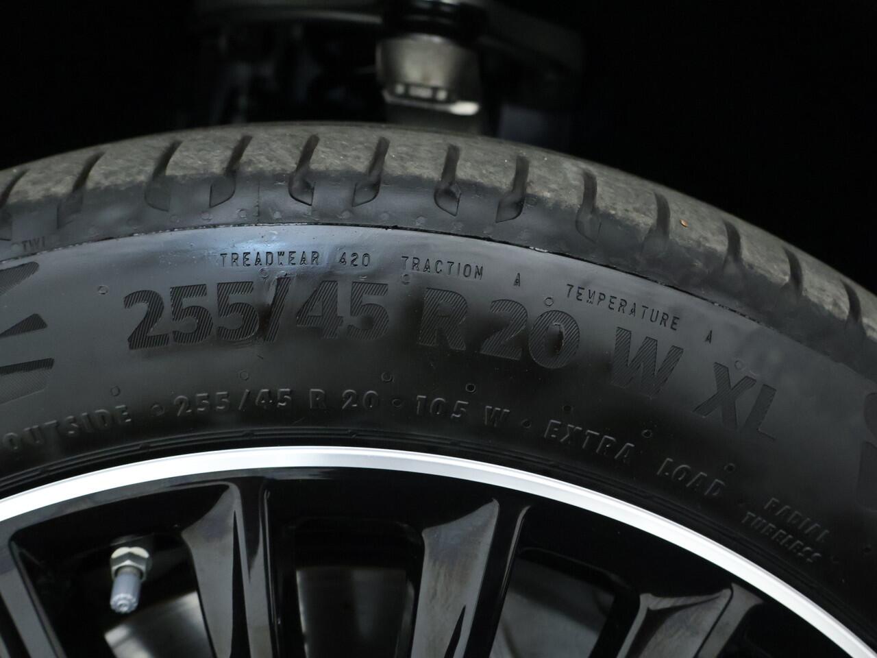 Mercedes-Benz GLC-KLASSE Coupé 300 e 4MATIC AMG Plug In Hybride | Trekhaak | Panorama Dak | Stuur- en Stoelverwarming | Digital Light | 360 gr Camera | Memory | Inclusief 24 maanden Mercedes-Benz Certified garantie voor Europa.