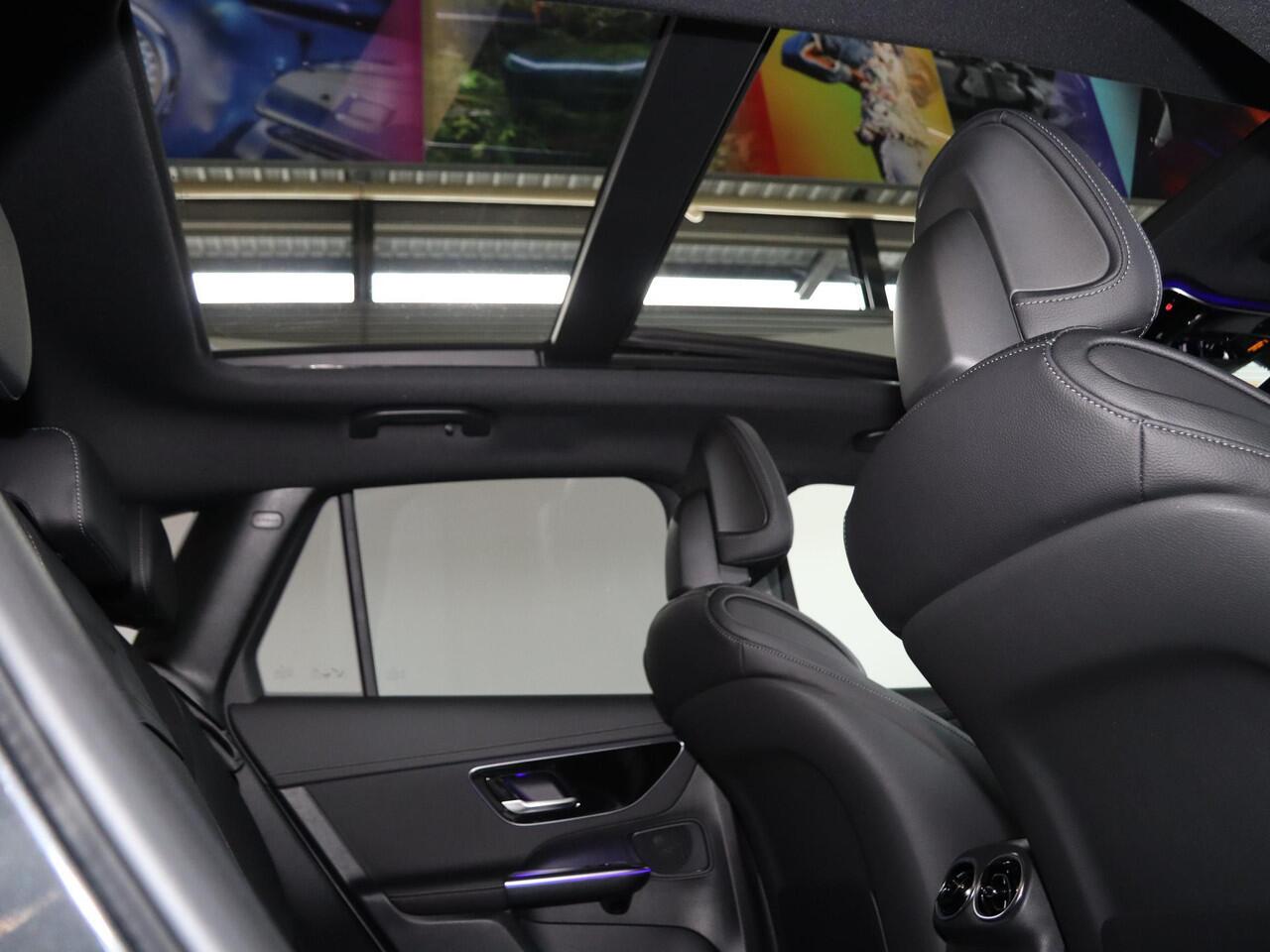 Mercedes-Benz GLC-KLASSE 300e 4MATIC Sport Edition | Panoramaschuifdak | Premium pakket | Nightpakket | Trekhaak | 360° camera | Dodehoekassistent | DIGITAL LIGHT |