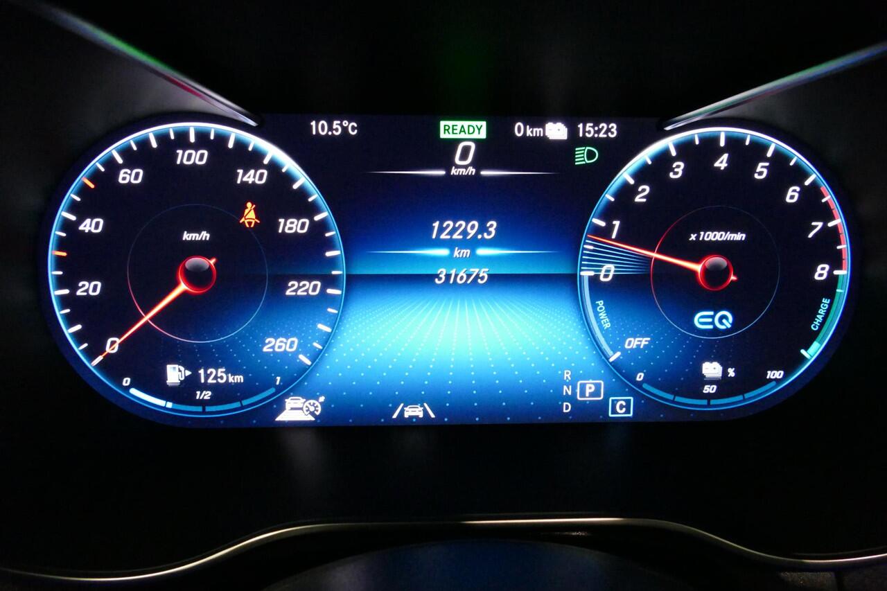 Mercedes-Benz GLC-KLASSE 300e 4MATIC AMG Line / Panamericana Grille / Panoramadak / Elektr. verstelbare voorstoelen + memory / Apple Carplay - Android Auto / Sfeerverlichting / Rondomzichtcamera / MANUFAKTUR kleur / Elektr. wegklapbare trekhaak / 21'' LMV / Keyless / LED High Per