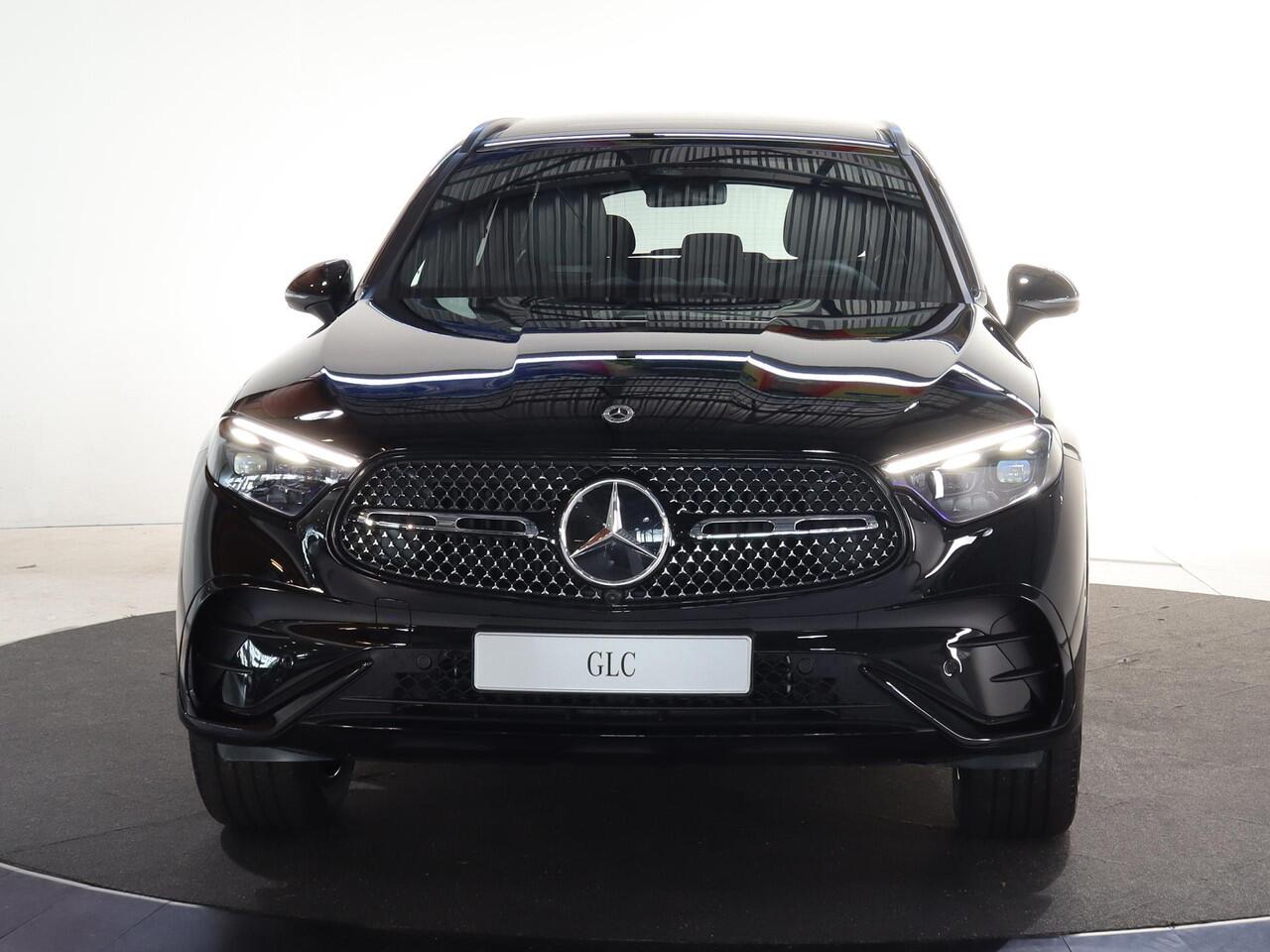 Mercedes-Benz GLC-KLASSE 300e 4MATIC Sport Edition | Panoramaschuifdak | Premium pakket | Nightpakket | 360° camera | Dodehoekassistent | DIGITAL LIGHT | Trekhaak |